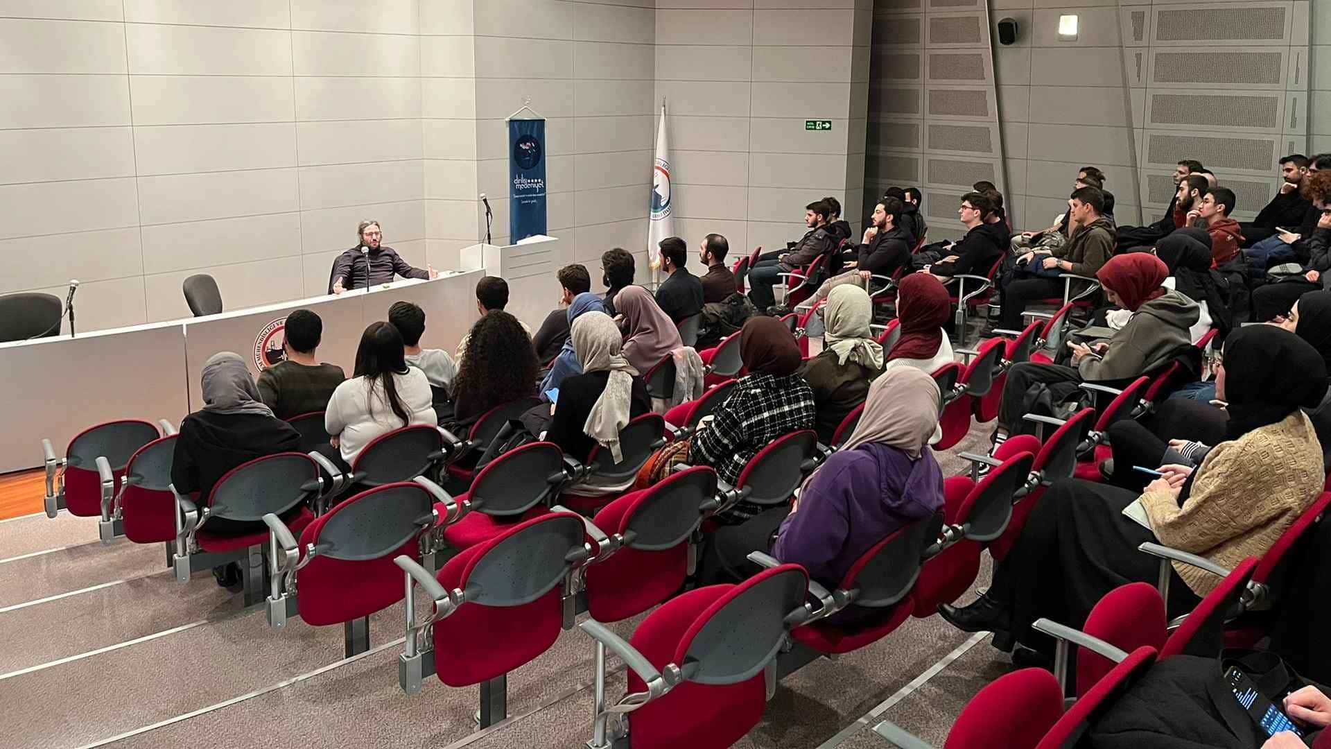 Felsefe Bölüm Başkanımız Doç. Dr. Enis Doko İTÜ Öğrencileriyle Bir Araya Geldi